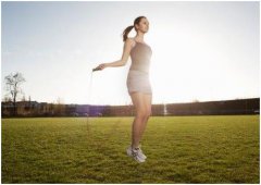 身高體重秤淺談關於堅持每天跳繩可以增高減肥嗎？跳繩需要注意什麽？